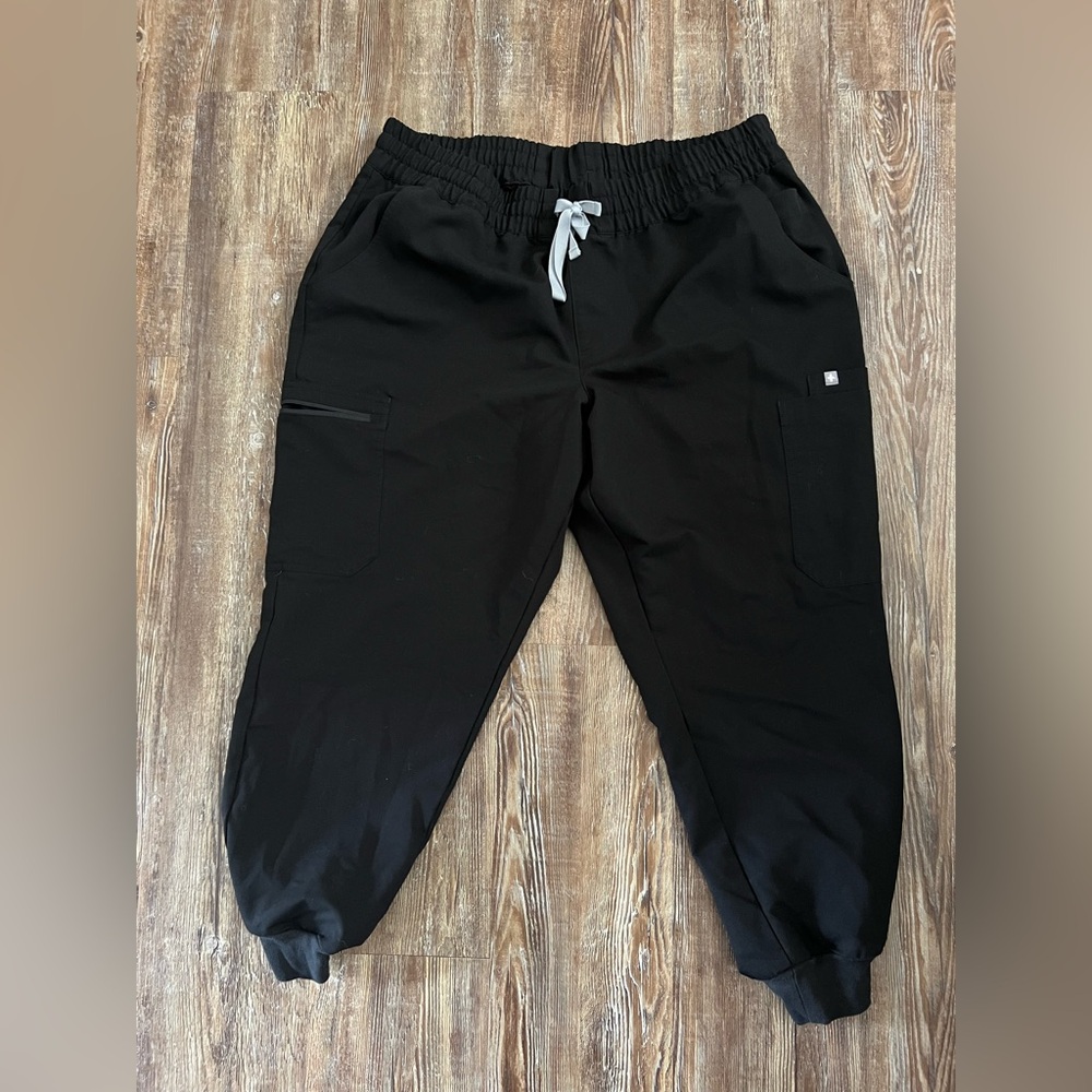FIGS Women's Black Uman Relaxed - XXLP (2XL Petite) Jogger Scrub Pants